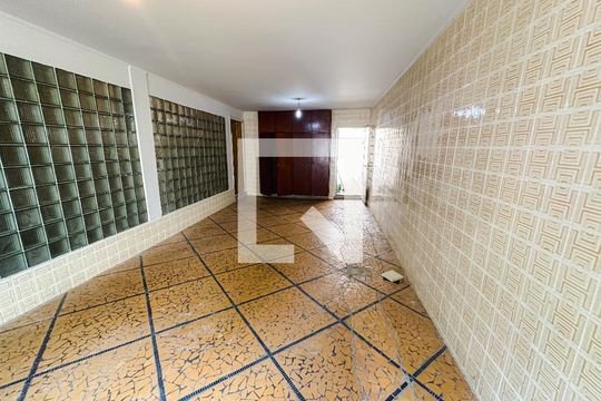Casa na Pompeia com 4 quartos e closet. Compra ideal. — Área comum