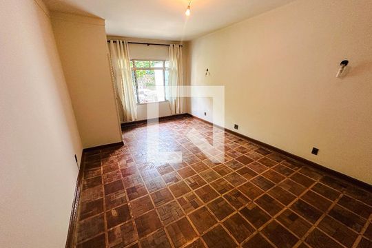 Casa na Pompeia com 4 quartos e closet. Compra ideal. — sala