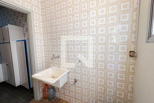 Casa na Pompeia com 4 quartos e closet. Compra ideal. — Área de Serviço