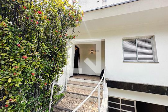 Casa na Pompeia com 4 quartos e closet. Compra ideal. — Área comum