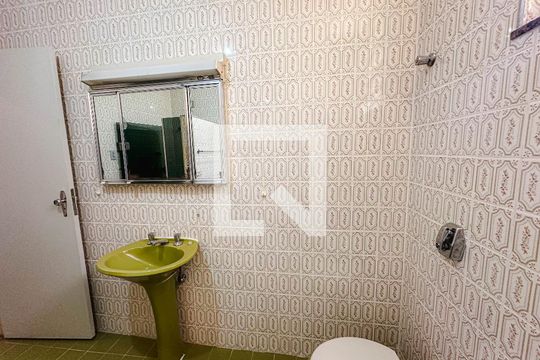 Casa na Pompeia com 4 quartos e closet. Compra ideal. — banheiro