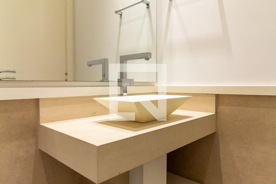 Apartamento à venda, com 175 m², 3 quartos e 3 vagas — Lavabo