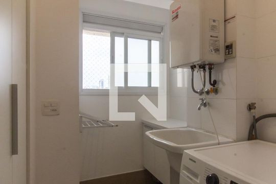 Apartamento à venda, com 175 m², 3 quartos e 3 vagas — Área de Serviço