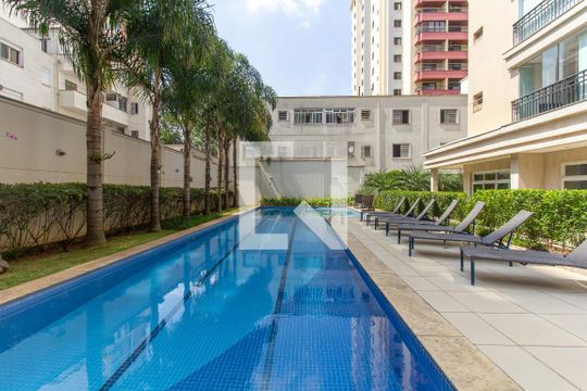 Apartamento à venda, com 175 m², 3 quartos e 3 vagas — Área comum - Piscina