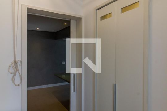 Apartamento à venda, com 175 m², 3 quartos e 3 vagas — Área de Serviço