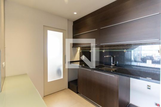 Apartamento à venda, com 175 m², 3 quartos e 3 vagas — Cozinha