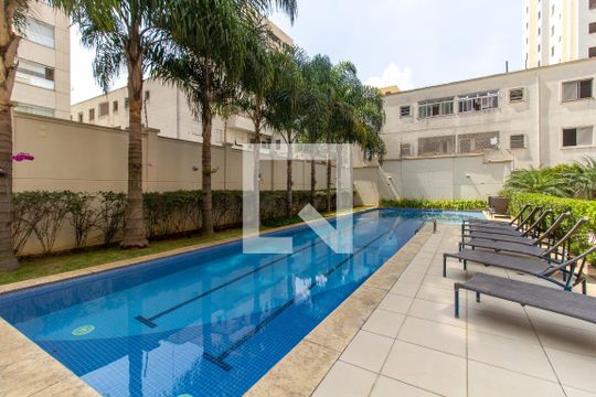 Apartamento à venda, com 175 m², 3 quartos e 3 vagas — Área comum - Piscina