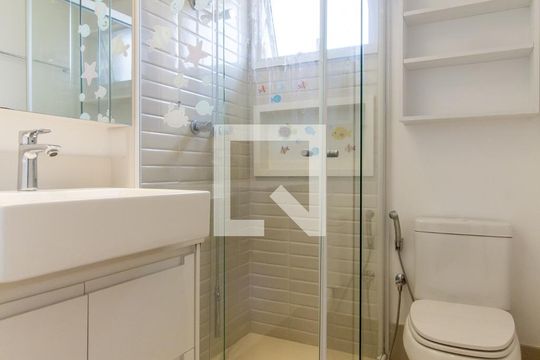 Apartamento à venda, com 175 m², 3 quartos e 3 vagas — Banheiro Social