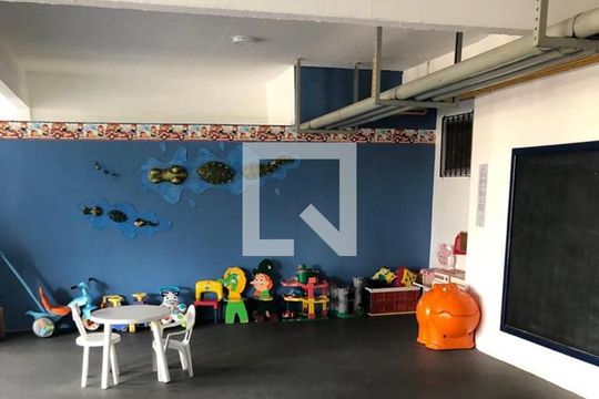 Venda de apartamento com 4 quartos, varanda e churrasqueira. Piscina e academia no condomínio. — Área comum