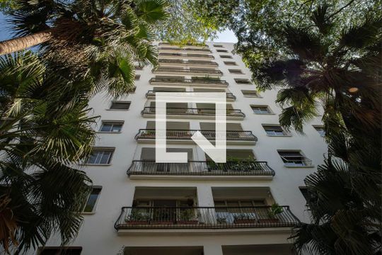 Venda de apartamento com 4 quartos, varanda e churrasqueira. Piscina e academia no condomínio. — Fachada