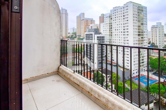 Venda de apartamento com 4 quartos, varanda e churrasqueira. Piscina e academia no condomínio. — Suíte Master