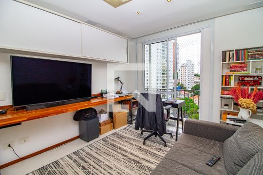 Venda de apartamento com 4 quartos, varanda e churrasqueira. Piscina e academia no condomínio. — Segundo Escritório