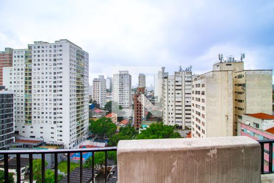 Venda de apartamento com 4 quartos, varanda e churrasqueira. Piscina e academia no condomínio. — Suíte Master