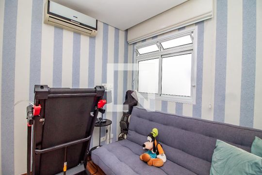 Venda de apartamento com 4 quartos, varanda e churrasqueira. Piscina e academia no condomínio. — Suíte 3