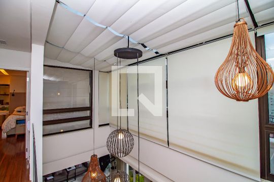 Venda de apartamento com 4 quartos, varanda e churrasqueira. Piscina e academia no condomínio. — Área comum