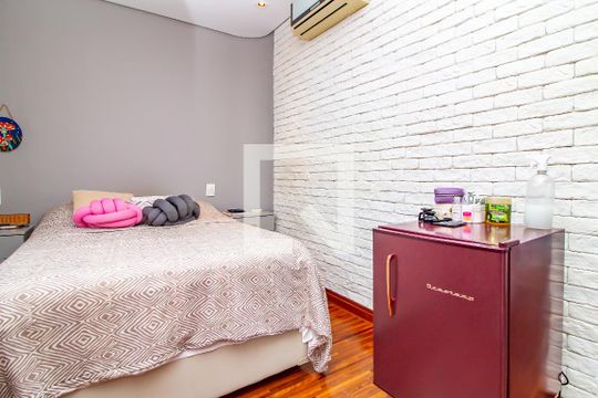 Venda de apartamento com 4 quartos, varanda e churrasqueira. Piscina e academia no condomínio. — Suíte 2