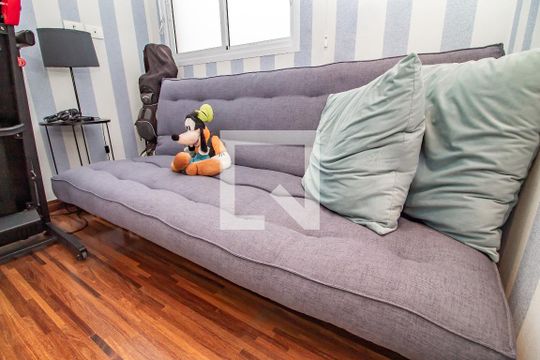 Venda de apartamento com 4 quartos, varanda e churrasqueira. Piscina e academia no condomínio. — Suíte 3