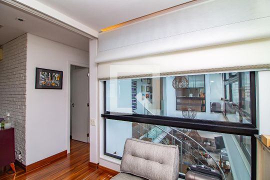 Venda de apartamento com 4 quartos, varanda e churrasqueira. Piscina e academia no condomínio. — Suíte 2