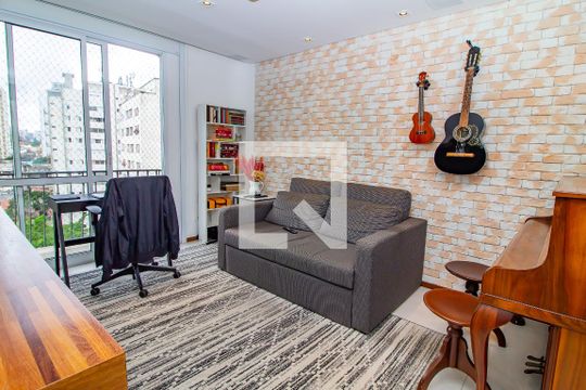 Venda de apartamento com 4 quartos, varanda e churrasqueira. Piscina e academia no condomínio. — Segundo Escritório