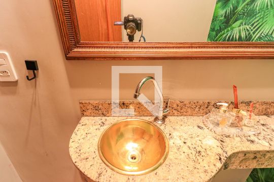 Comprar apartamento mobiliado em Campo Belo: 5 quartos, 4 suítes, varanda e closet. — Lavabo 1