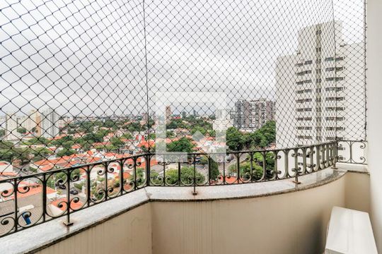 Comprar apartamento mobiliado em Campo Belo: 5 quartos, 4 suítes, varanda e closet. — Varanda da Suíte 1