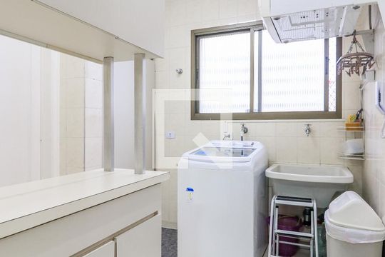 Comprar apartamento mobiliado em Campo Belo: 5 quartos, 4 suítes, varanda e closet. — Área de Serviço