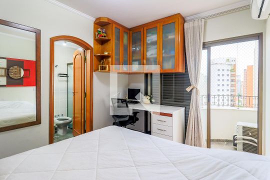 Comprar apartamento mobiliado em Campo Belo: 5 quartos, 4 suítes, varanda e closet. — Suíte 3