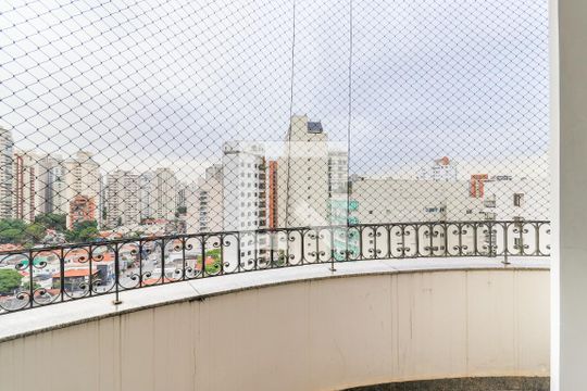 Comprar apartamento mobiliado em Campo Belo: 5 quartos, 4 suítes, varanda e closet. — Varanda da Sala