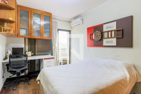 Comprar apartamento mobiliado em Campo Belo: 5 quartos, 4 suítes, varanda e closet. — Suíte 3
