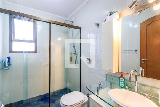 Comprar apartamento mobiliado em Campo Belo: 5 quartos, 4 suítes, varanda e closet. — Banheiro da Suíte 2