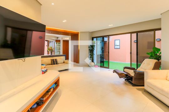 Comprar apartamento mobiliado em Campo Belo: 5 quartos, 4 suítes, varanda e closet. — Salão Superior