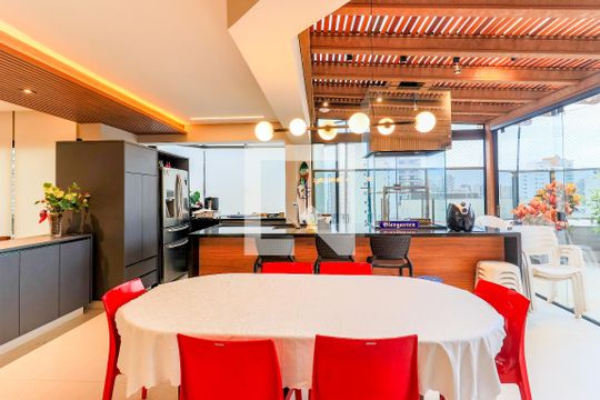 Comprar apartamento mobiliado em Campo Belo: 5 quartos, 4 suítes, varanda e closet. — Espaço Gourmet