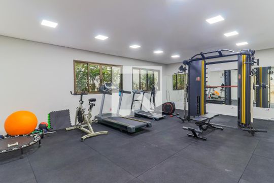 Comprar apartamento mobiliado em Campo Belo: 5 quartos, 4 suítes, varanda e closet. — Área comum - Academia