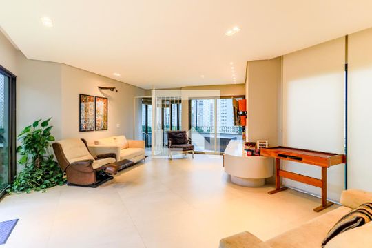 Comprar apartamento mobiliado em Campo Belo: 5 quartos, 4 suítes, varanda e closet. — Salão Superior