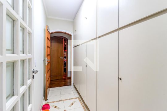 Comprar apartamento mobiliado em Campo Belo: 5 quartos, 4 suítes, varanda e closet. — Despensa