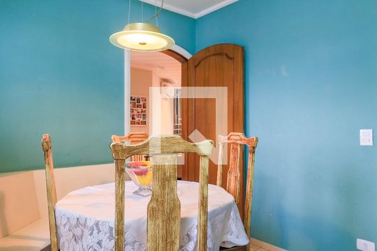 Comprar apartamento mobiliado em Campo Belo: 5 quartos, 4 suítes, varanda e closet. — Copa