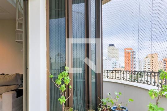 Comprar apartamento mobiliado em Campo Belo: 5 quartos, 4 suítes, varanda e closet. — Varanda da Sala