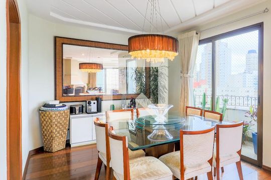 Comprar apartamento mobiliado em Campo Belo: 5 quartos, 4 suítes, varanda e closet. — Sala de Jantar