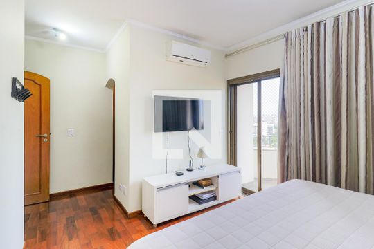 Comprar apartamento mobiliado em Campo Belo: 5 quartos, 4 suítes, varanda e closet. — Suíte 1
