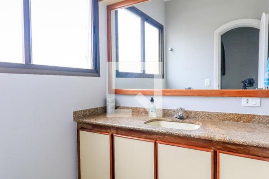 Comprar apartamento mobiliado em Campo Belo: 5 quartos, 4 suítes, varanda e closet. — Banheiro - Sauna