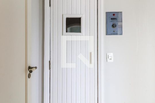 Comprar apartamento mobiliado em Campo Belo: 5 quartos, 4 suítes, varanda e closet. — Sauna