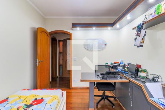 Comprar apartamento mobiliado em Campo Belo: 5 quartos, 4 suítes, varanda e closet. — Quarto