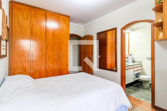 Comprar apartamento mobiliado em Campo Belo: 5 quartos, 4 suítes, varanda e closet. — Suíte 3