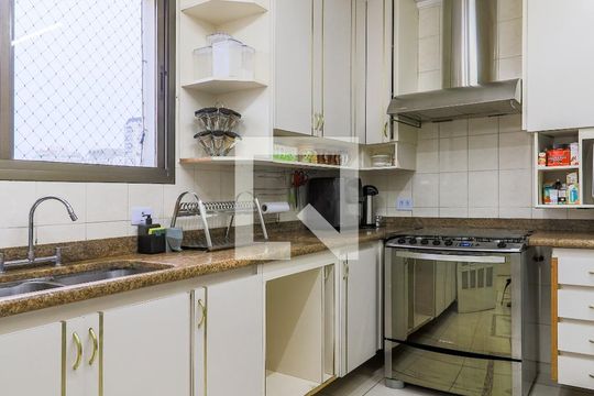 Comprar apartamento mobiliado em Campo Belo: 5 quartos, 4 suítes, varanda e closet. — Cozinha