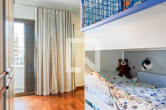 Comprar apartamento mobiliado em Campo Belo: 5 quartos, 4 suítes, varanda e closet. — Suíte 2