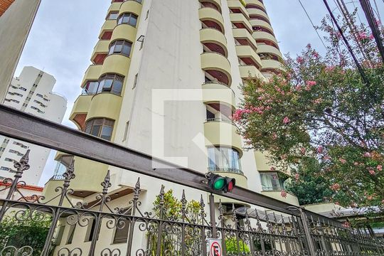 Comprar apartamento mobiliado em Campo Belo: 5 quartos, 4 suítes, varanda e closet. — Fachada