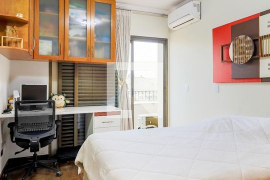 Comprar apartamento mobiliado em Campo Belo: 5 quartos, 4 suítes, varanda e closet. — Suíte 3