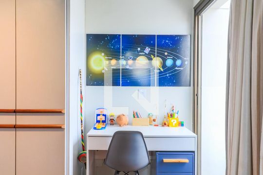 Comprar apartamento mobiliado em Campo Belo: 5 quartos, 4 suítes, varanda e closet. — Suíte 2