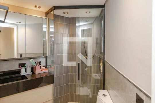 Apartamento à venda em Campo Belo: 3 quartos, varanda, closet, academia e pets permitidos. — Banheiro da Suíte 1