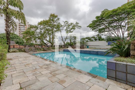 Apartamento à venda em Campo Belo: 3 quartos, varanda, closet, academia e pets permitidos. — Piscina